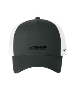 Nike - Snapback Mesh Trucker Cap